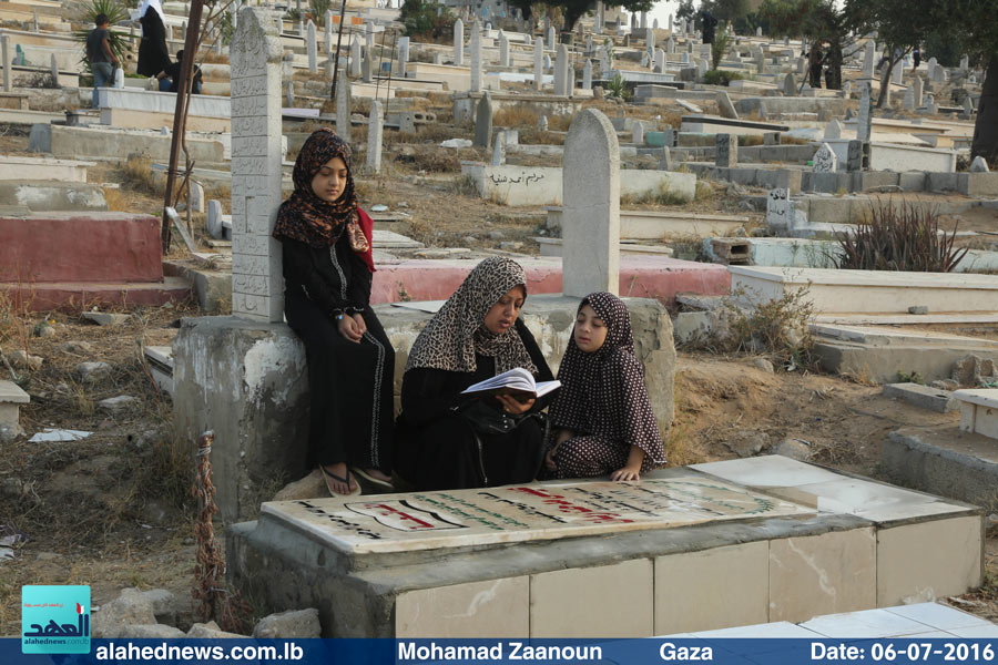 زيارة الشهداء في غزة - عيد الفطر - 06-07-2016